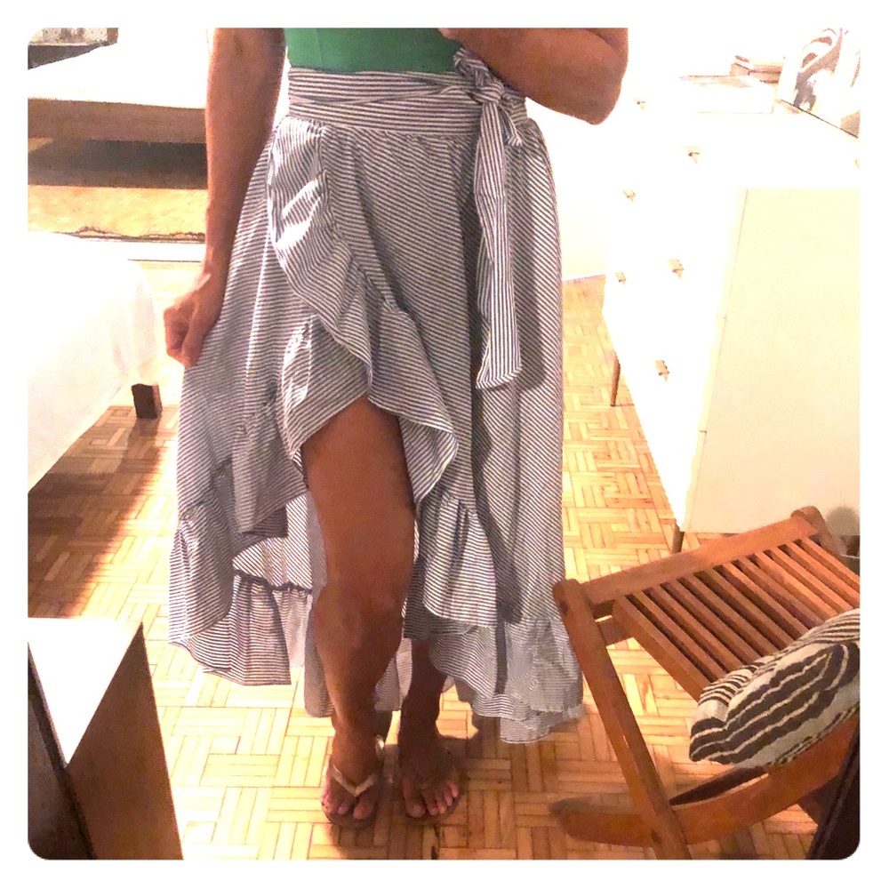 High waisted wraparound ruffle skirt in stripes